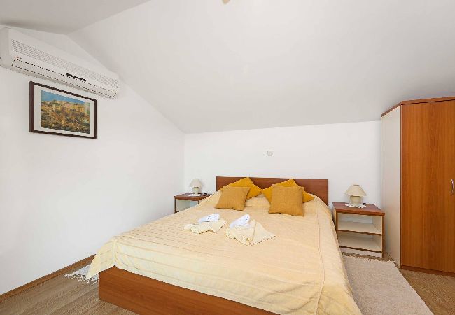 Apartment in Tisno - Apartments Kaina - two bedroom apartment with a sea view (yellow) Apartment in Tisno - Apartments Kaina - two bedroom apartment with a sea view (yellow)
