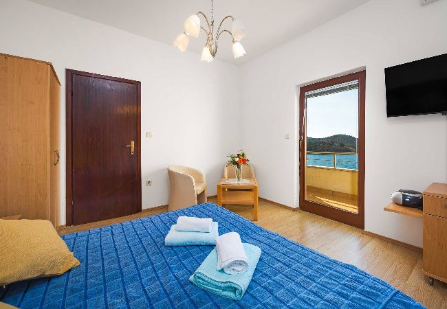 Apartment in Tisno - Apartments Kaina - one bedroom apartment with a sea view (blue) Apartment in Tisno - Apartments Kaina - one bedroom apartment with a sea view (blue)