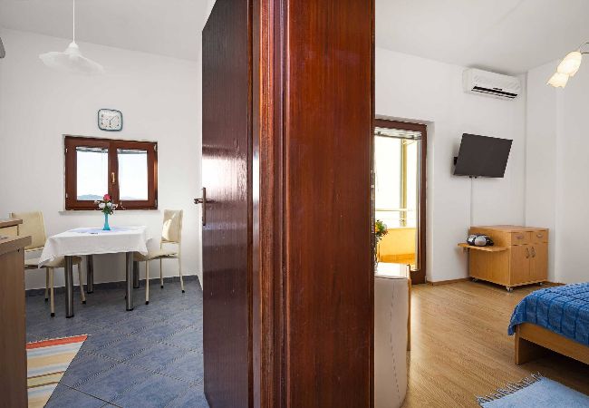 Apartment in Tisno - Apartments Kaina - one bedroom apartment with a sea view (blue) Apartment in Tisno - Apartments Kaina - one bedroom apartment with a sea view (blue)