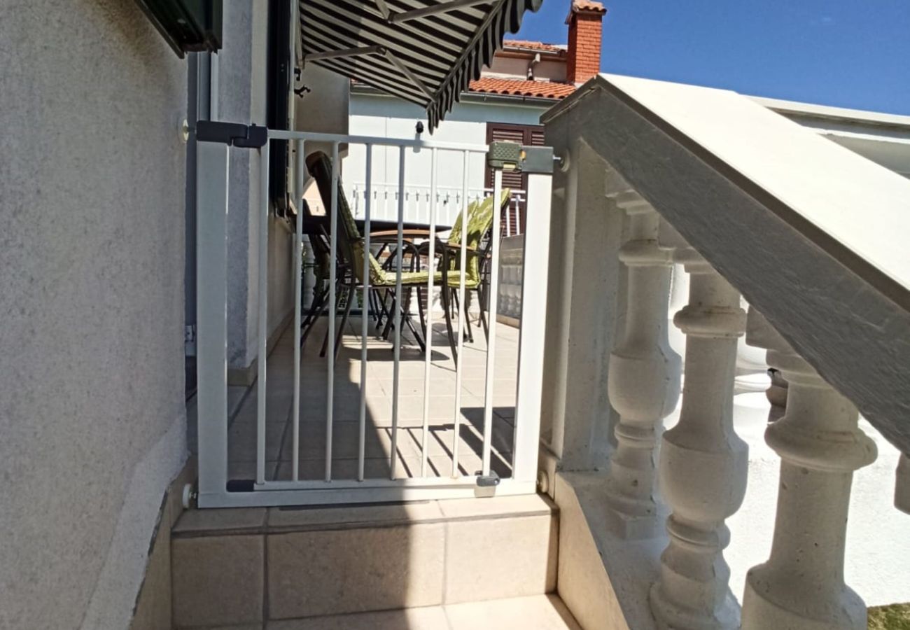 Apartment in Tribunj - Cozy Apartment Aurora Tribunj