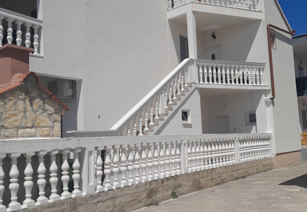 Apartment in Tribunj - Apartment Lara - two bedroom apartment with a sea view