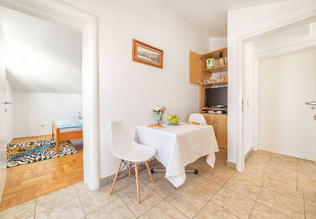 Apartment in Vodice - Apartments Nikol - one bedroom apartment with a sea view A5 Apartment in Vodice - Apartments Nikol - one bedroom apartment with a sea view A5