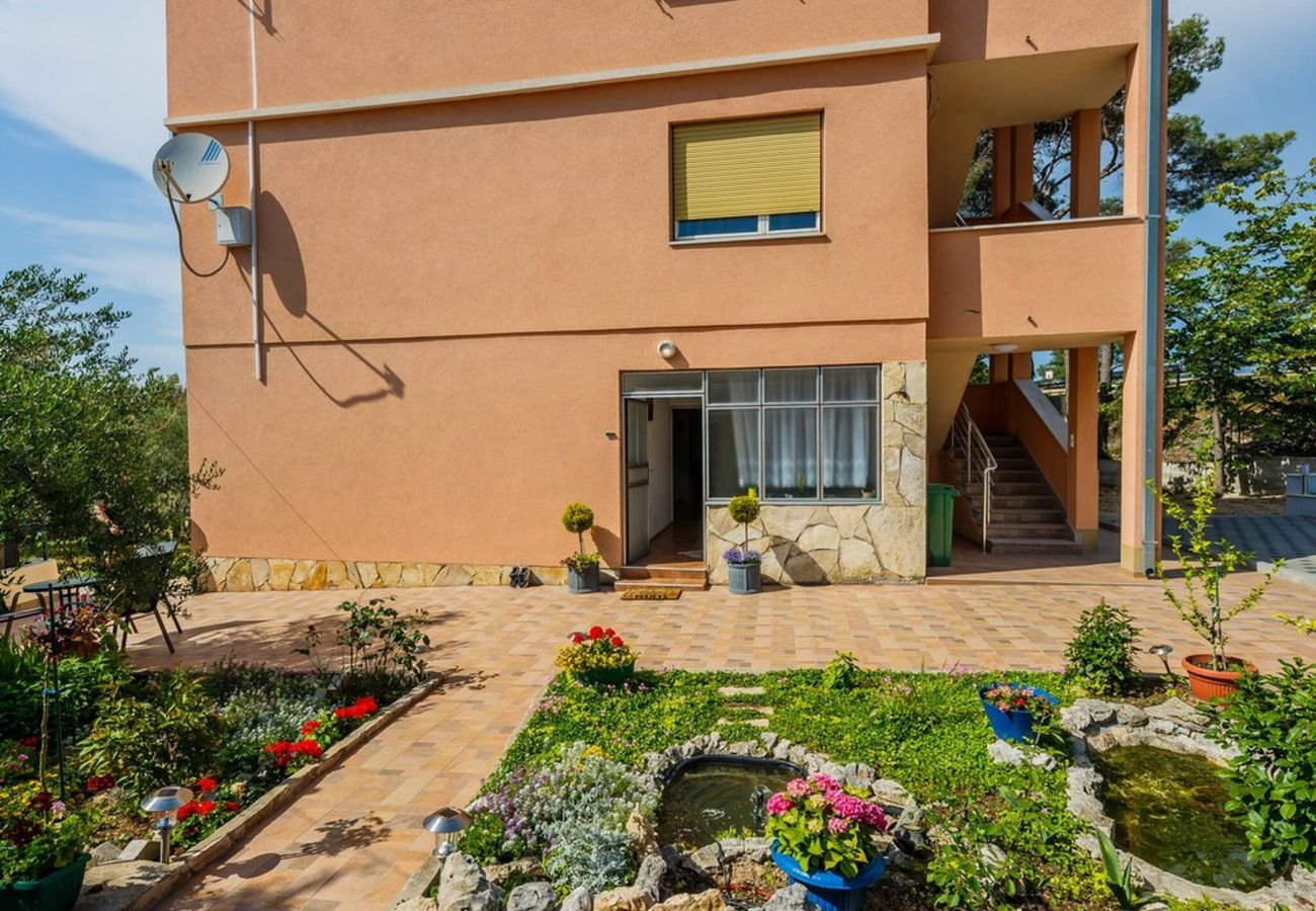 Apartment in Šibenik-Brodarica - Apartments Savin - two bedroom apartment with a sea view