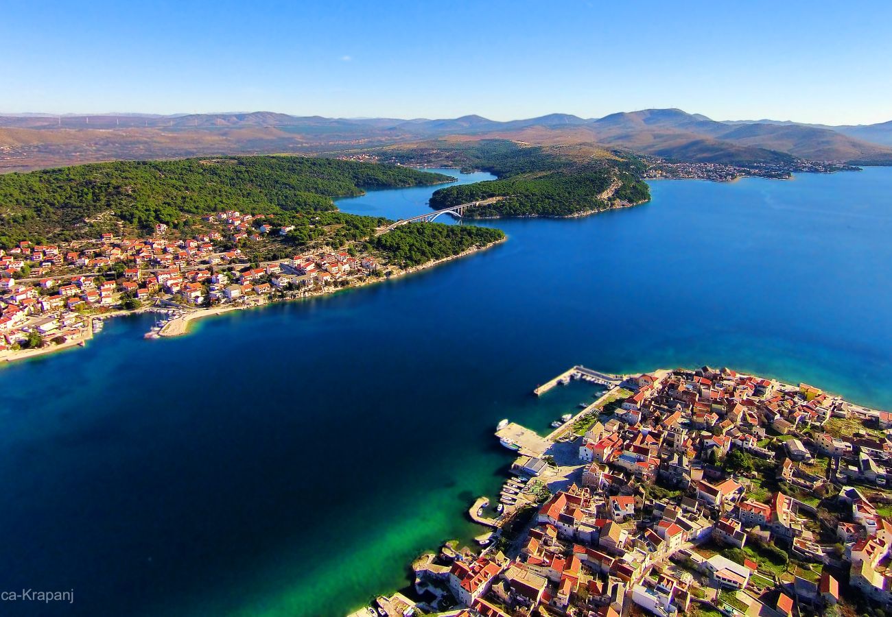 Apartment in Šibenik-Brodarica - Beachfront Two Bedroom - Apartments Savin 