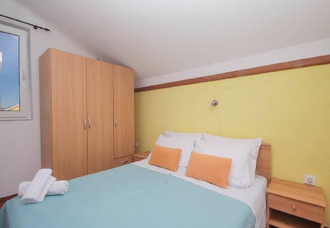 Apartment in Jezera - Apartments Horvat - two bedroom apartment (green) Apartment in Jezera - Apartments Horvat - two bedroom apartment (green)