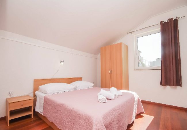Apartment in Jezera - Apartments Horvat - two bedroom apartment (yellow) Apartment in Jezera - Apartments Horvat - two bedroom apartment (yellow)