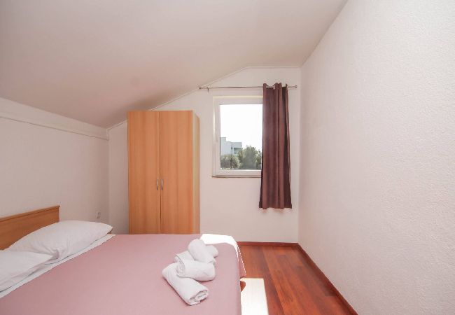 Apartment in Jezera - Apartments Horvat - two bedroom apartment (yellow) Apartment in Jezera - Apartments Horvat - two bedroom apartment (yellow)