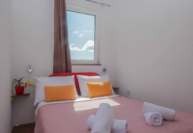 Apartment in Jezera - Apartments Horvat - two bedroom apartment (yellow) Apartment in Jezera - Apartments Horvat - two bedroom apartment (yellow)