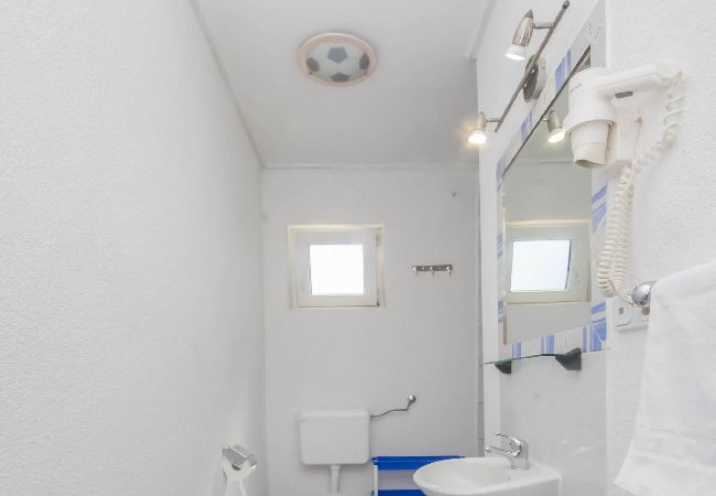 Apartment in Jezera - Apartments Horvat - two bedroom apartment (yellow) Apartment in Jezera - Apartments Horvat - two bedroom apartment (yellow)