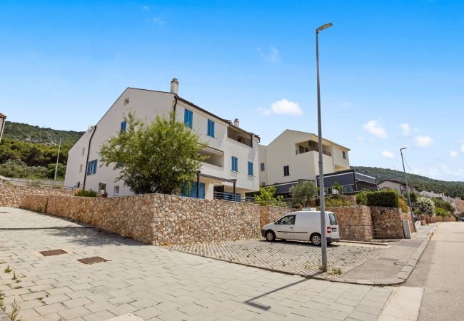 Apartment in Cres - Sea View Relaxation - Apt Paula, Island Cres  Apartment in Cres - Sea View Relaxation - Apt Paula, Island Cres