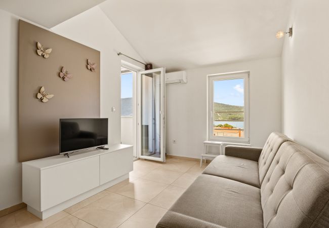 Apartment in Cres - Sea View Relaxation - Apt Paula, Island Cres  Apartment in Cres - Sea View Relaxation - Apt Paula, Island Cres
