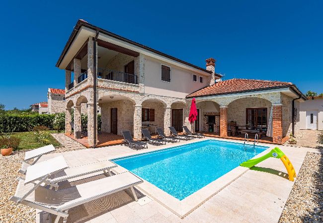 Villa in Ugljan - Villa Muline - four bedroom house with a swimming pool Villa in Ugljan - Villa Muline - four bedroom house with a swimming pool