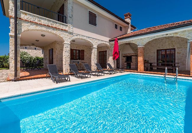 Villa in Ugljan - Villa Muline - four bedroom house with a swimming pool Villa in Ugljan - Villa Muline - four bedroom house with a swimming pool