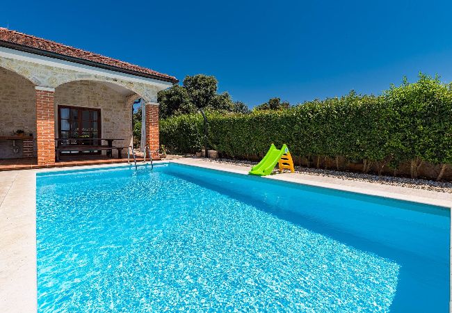 Villa in Ugljan - Villa Muline - four bedroom house with a swimming pool Villa in Ugljan - Villa Muline - four bedroom house with a swimming pool