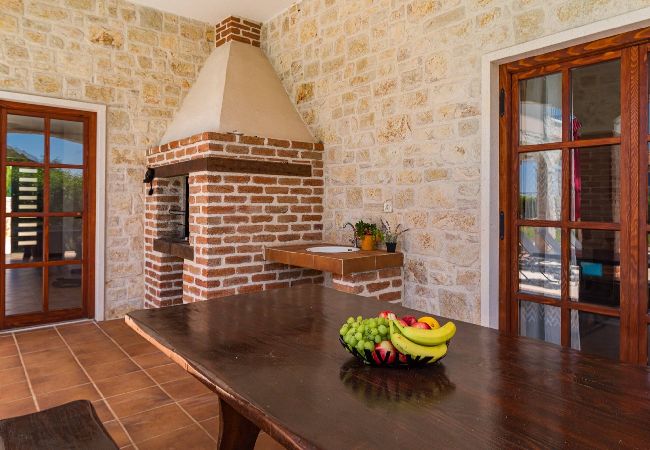 Villa in Ugljan - Villa Muline - four bedroom house with a swimming pool Villa in Ugljan - Villa Muline - four bedroom house with a swimming pool