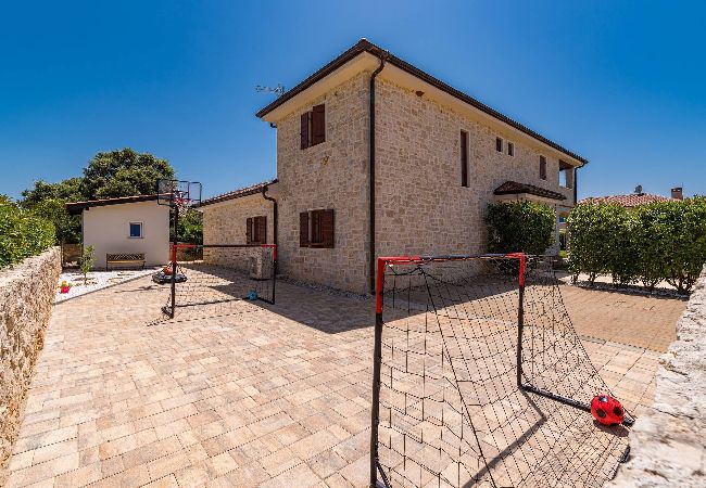 Villa in Ugljan - Villa Muline - four bedroom house with a swimming pool Villa in Ugljan - Villa Muline - four bedroom house with a swimming pool