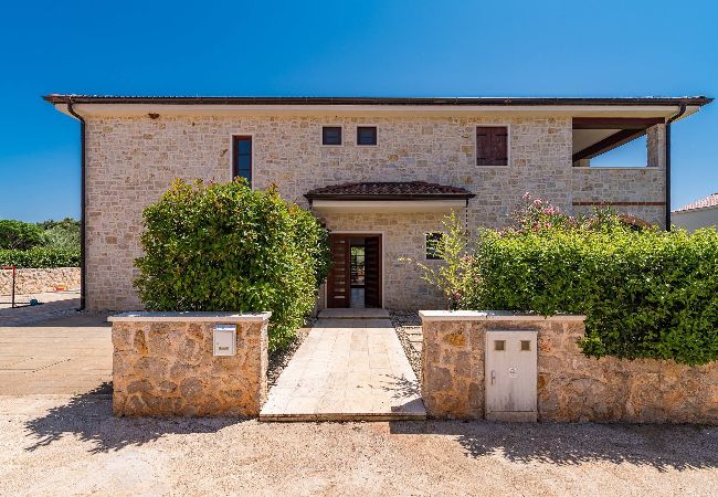 Villa in Ugljan - Villa Muline - four bedroom house with a swimming pool Villa in Ugljan - Villa Muline - four bedroom house with a swimming pool