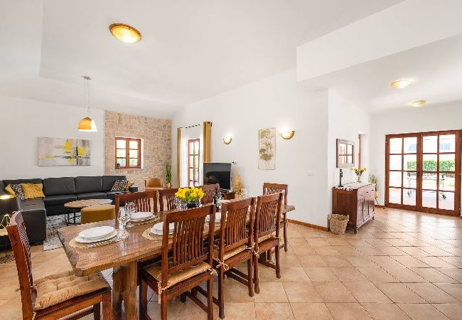 Villa in Ugljan - Villa Muline - four bedroom house with a swimming pool Villa in Ugljan - Villa Muline - four bedroom house with a swimming pool