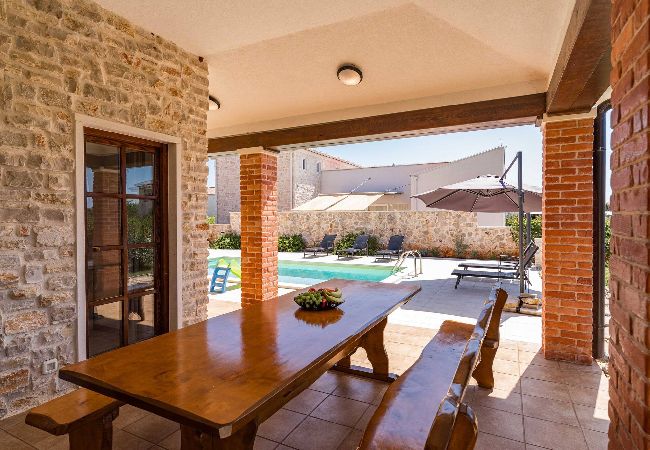 House in Ugljan - Holiday Home Muline - four bedroom house with a swimming pool House in Ugljan - Holiday Home Muline - four bedroom house with a swimming pool