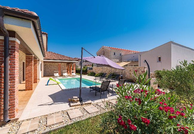 House in Ugljan - Holiday Home Muline - four bedroom house with a swimming pool House in Ugljan - Holiday Home Muline - four bedroom house with a swimming pool