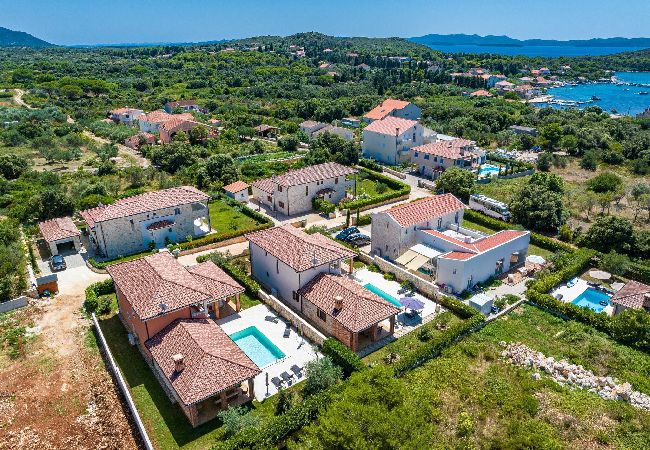 House in Ugljan - Holiday Home Muline - four bedroom house with a swimming pool House in Ugljan - Holiday Home Muline - four bedroom house with a swimming pool