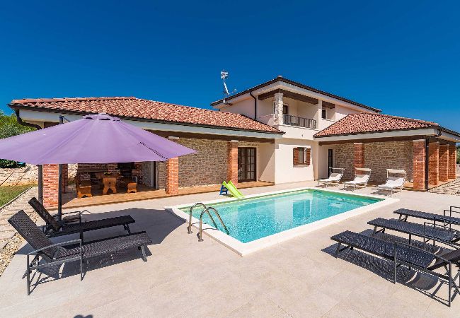 House in Ugljan - Holiday Home Muline - four bedroom house with a swimming pool House in Ugljan - Holiday Home Muline - four bedroom house with a swimming pool