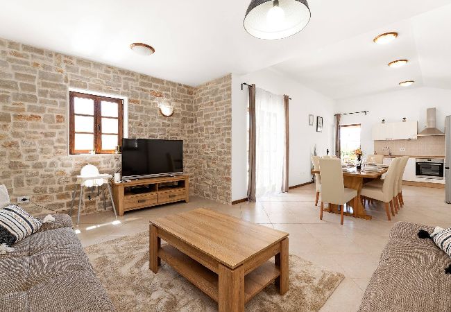 House in Ugljan - Holiday Home Muline - four bedroom house with a swimming pool House in Ugljan - Holiday Home Muline - four bedroom house with a swimming pool
