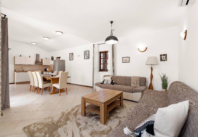 House in Ugljan - Holiday Home Muline - four bedroom house with a swimming pool House in Ugljan - Holiday Home Muline - four bedroom house with a swimming pool