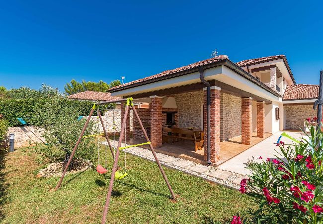 House in Ugljan - Holiday Home Muline - four bedroom house with a swimming pool House in Ugljan - Holiday Home Muline - four bedroom house with a swimming pool