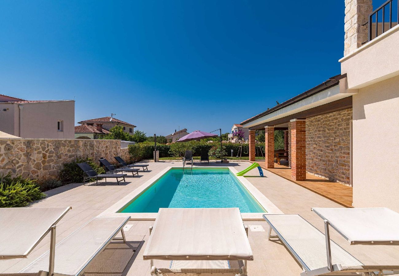 House in Ugljan - Holiday Home Muline - four bedroom house with a swimming pool