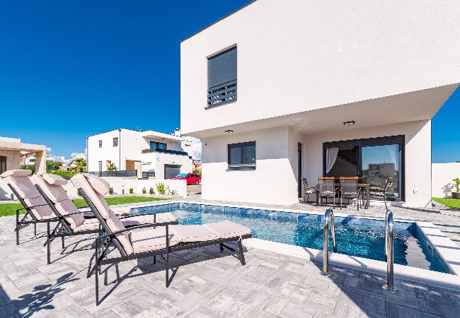 Villa in Vodice - Villa Ilma - three bedroom house with a swimming pool Villa in Vodice - Villa Ilma - three bedroom house with a swimming pool