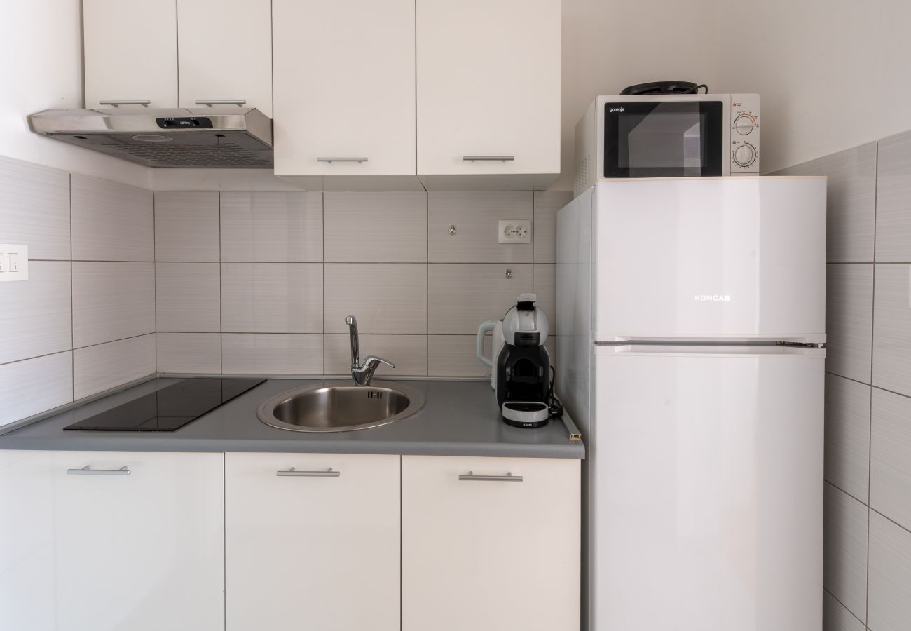 Studio in Grebaštica - Studio Apartment Miro