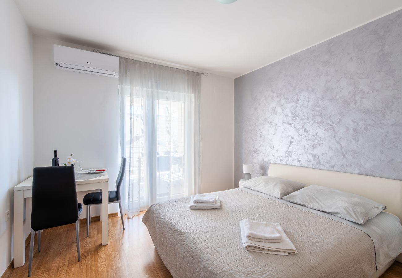 Studio in Grebaštica - Studio Apartment Miro