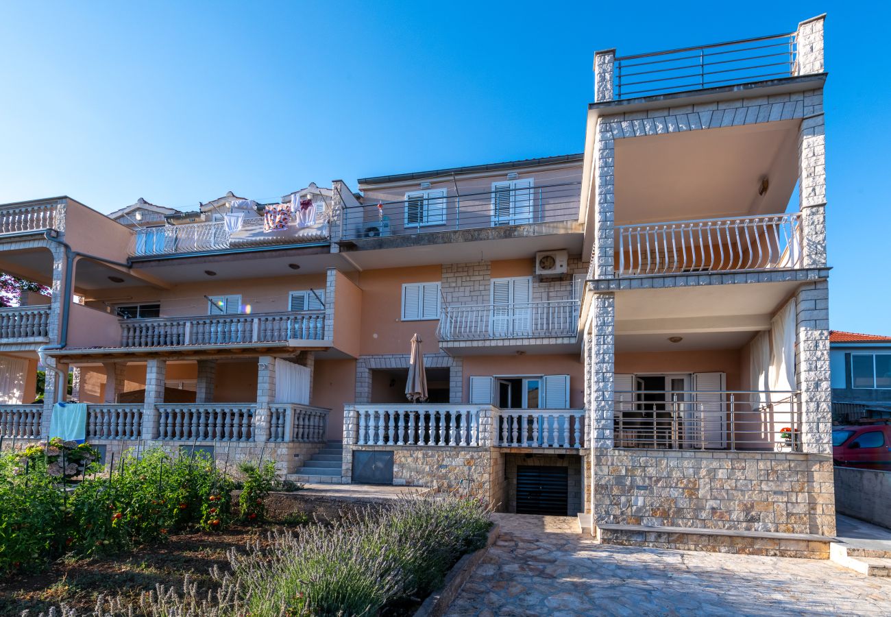 Studio in Grebaštica - Studio Apartment Miro