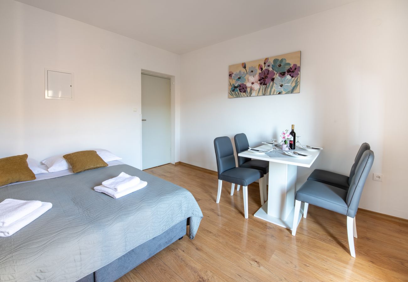 Apartment in Grebaštica - Apartments Miro - one bedroom