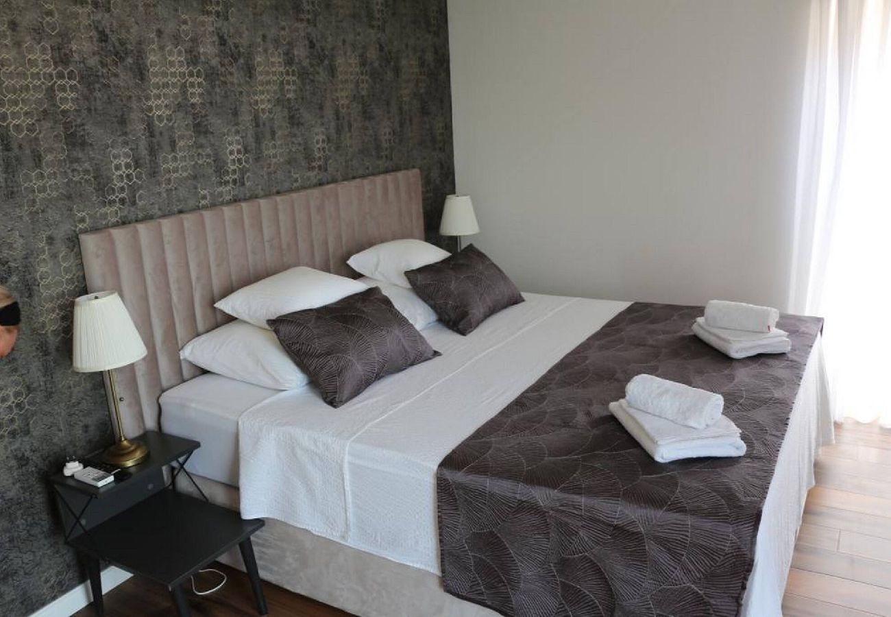 Apartment in Ugljan - Apartments Marvi - one bedroom apartment with a sea view (Right)