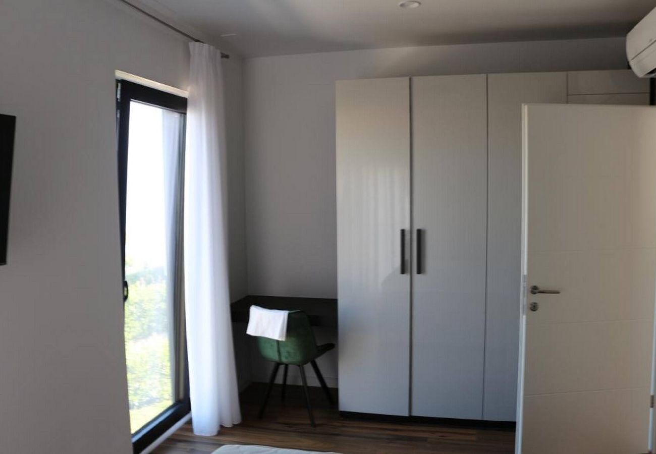 Apartment in Ugljan - Apartments Marvi - one bedroom apartment with a sea view (Right)