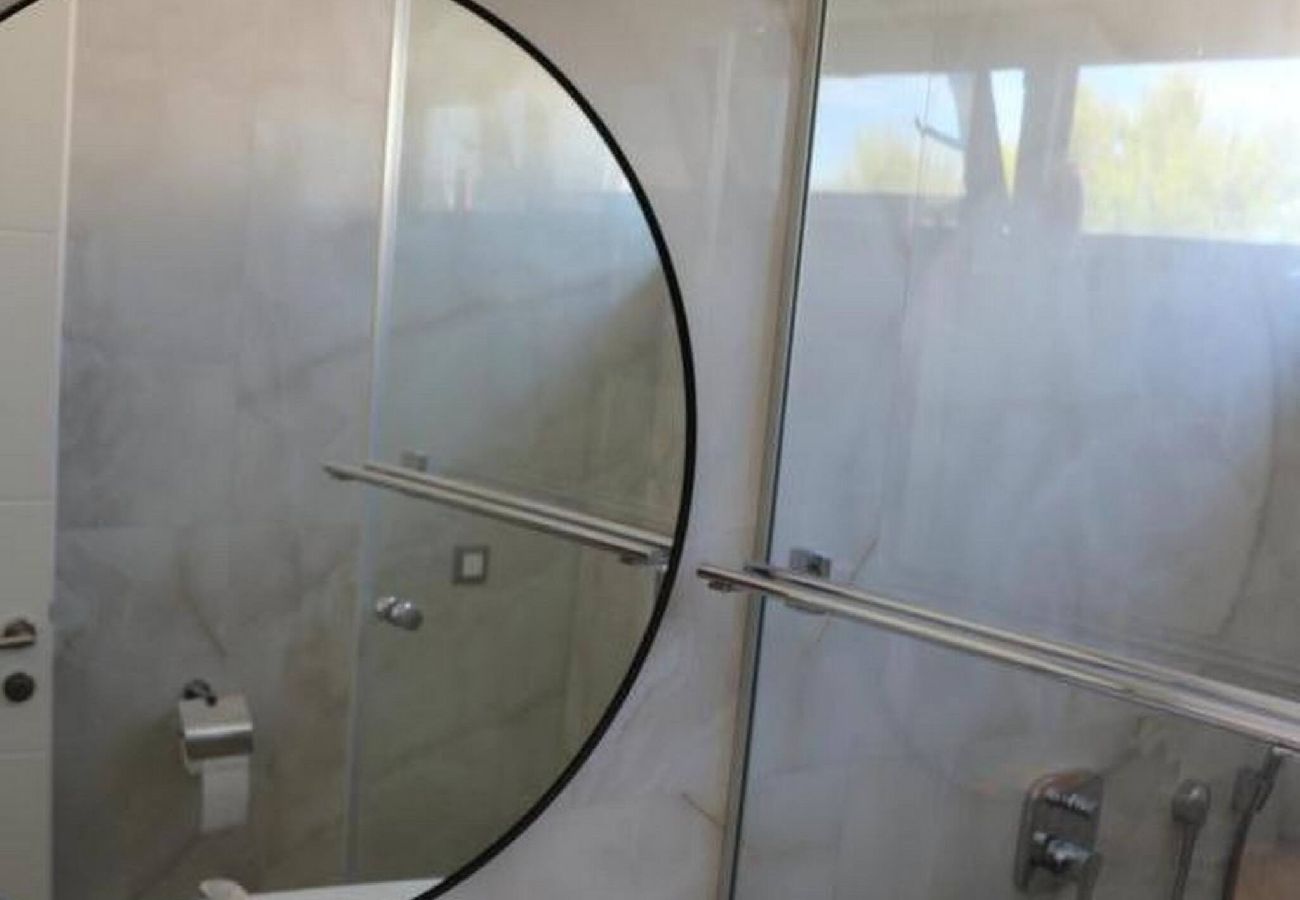 Apartment in Ugljan - Apartments Marvi - one bedroom apartment with a sea view (Right)