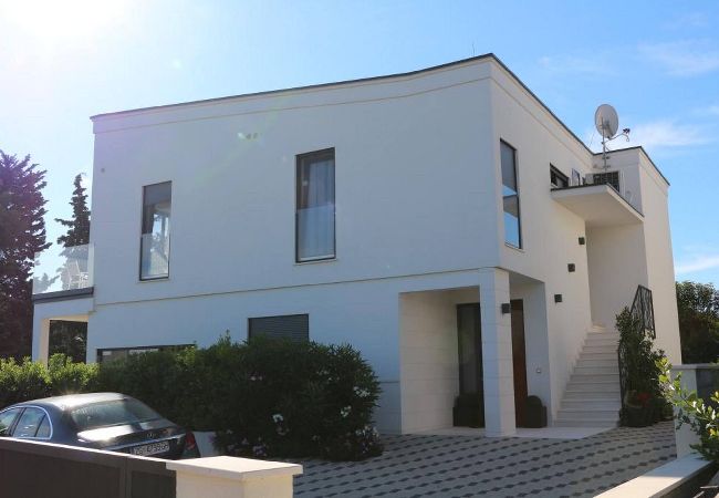Apartment in Ugljan - Apartments Marvi - one bedroom apartment with a sea view (Left) Apartment in Ugljan - Apartments Marvi - one bedroom apartment with a sea view (Left)