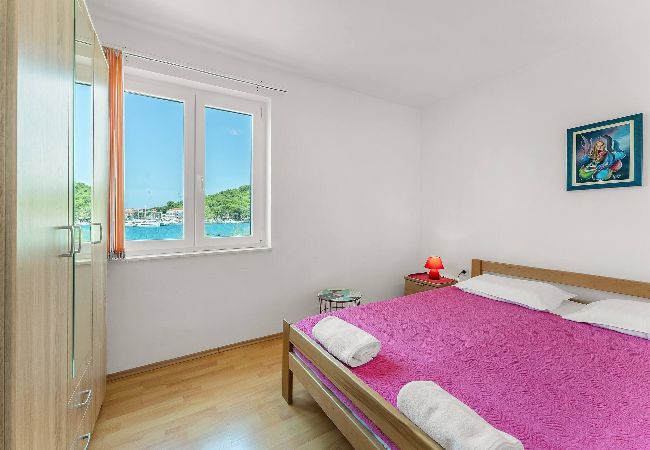 Apartment in Kukljica - Apartments Kukljica - three bedroom apartment with a sea view Apartment in Kukljica - Apartments Kukljica - three bedroom apartment with a sea view