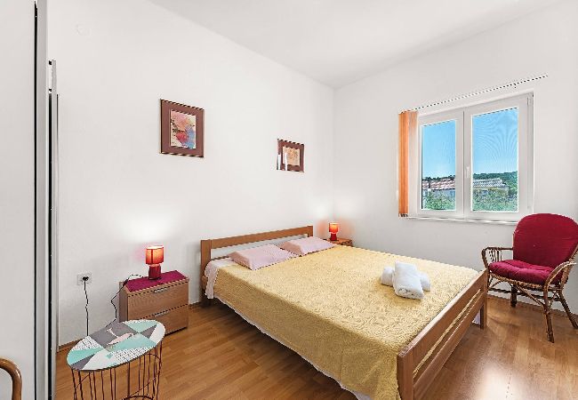 Apartment in Kukljica - Apartments Kukljica - three bedroom apartment with a sea view Apartment in Kukljica - Apartments Kukljica - three bedroom apartment with a sea view