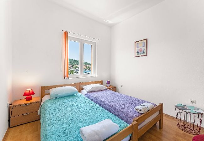 Apartment in Kukljica - Apartments Kukljica - three bedroom apartment with a sea view Apartment in Kukljica - Apartments Kukljica - three bedroom apartment with a sea view