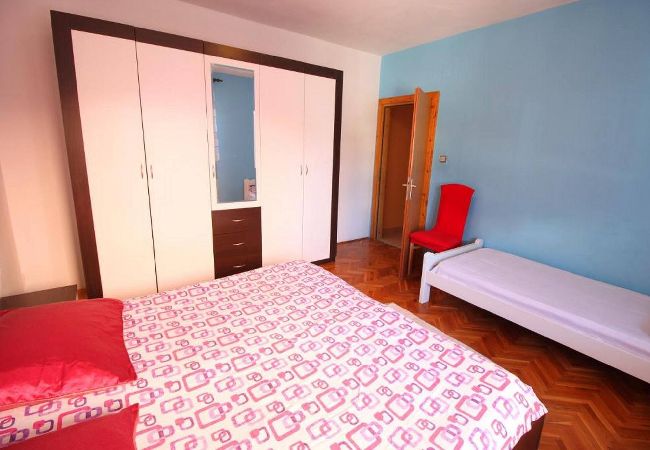 Apartment in Dinjiška - Apartments Dubravica - two bedroom apartment with a sea view Apartment in Dinjiška - Apartments Dubravica - two bedroom apartment with a sea view
