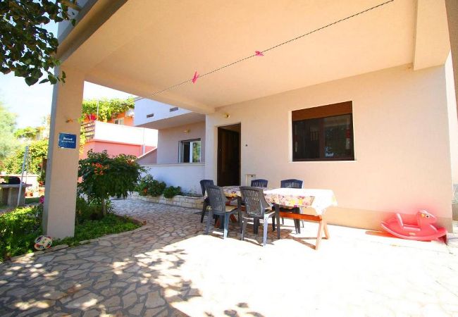 Apartment in Dinjiška - Apartments Dubravica - two bedroom apartment with a sea view Apartment in Dinjiška - Apartments Dubravica - two bedroom apartment with a sea view