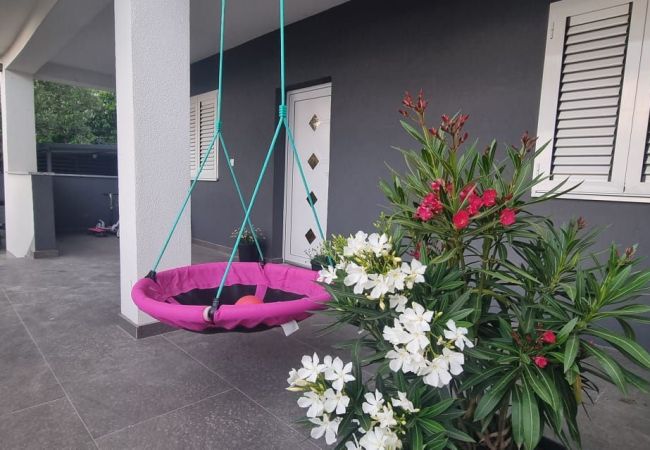 Apartment in Kaštel Novi - Apartment Viva - three bedroom apartment with a swimming pool Apartment in Kaštel Novi - Apartment Viva - three bedroom apartment with a swimming pool