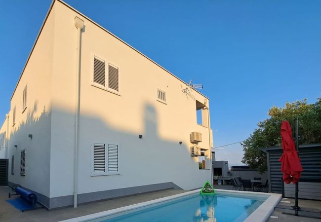 Apartment in Kaštel Novi - Apartment Viva - three bedroom apartment with a swimming pool Apartment in Kaštel Novi - Apartment Viva - three bedroom apartment with a swimming pool