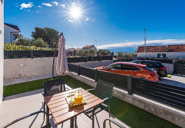 Apartment in Šibenik-Brodarica - Apartments Velic - Two bedroom apartment with a terrace B Apartment in Šibenik-Brodarica - Apartments Velic - Two bedroom apartment with a terrace B