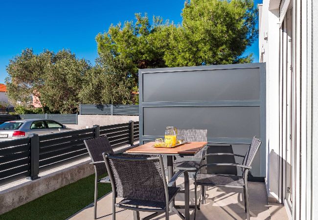 Apartment in Šibenik-Brodarica - Apartments Velic - Two bedroom apartment with a terrace B Apartment in Šibenik-Brodarica - Apartments Velic - Two bedroom apartment with a terrace B