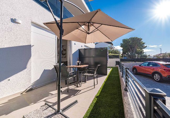 Apartment in Šibenik-Brodarica - Apartments Velic - Two bedroom apartment with a terrace A Apartment in Šibenik-Brodarica - Apartments Velic - Two bedroom apartment with a terrace A