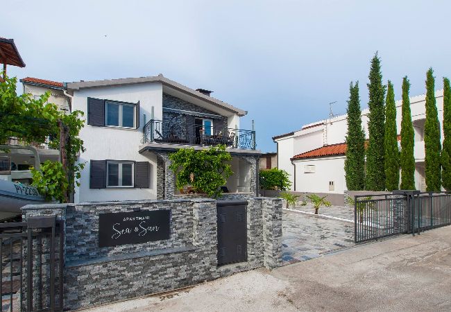 Apartment in Pirovac - Apartments Sea and Sun - Apartment Sea  Apartment in Pirovac - Apartments Sea and Sun - Apartment Sea